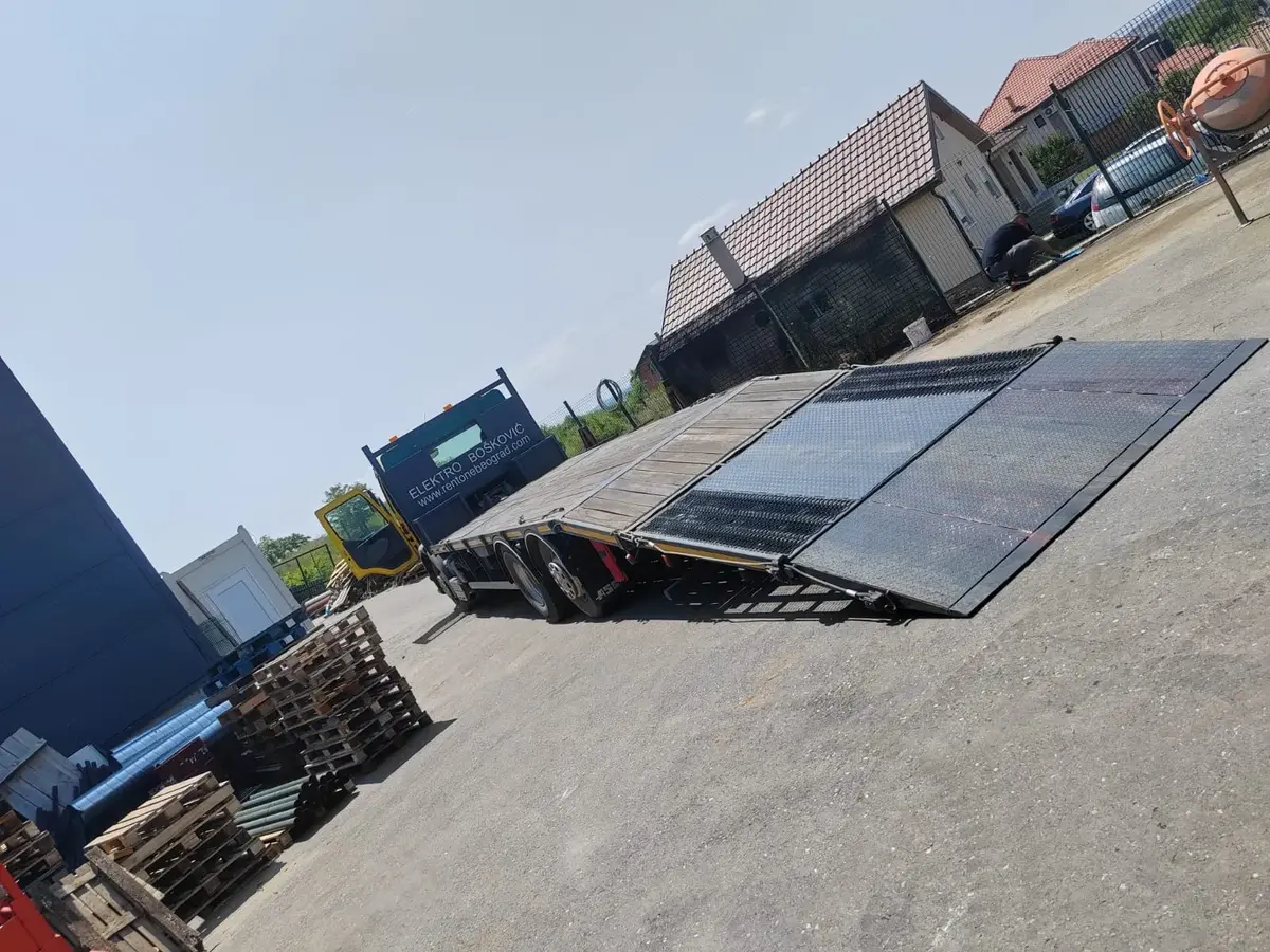 None Transport robe • 7