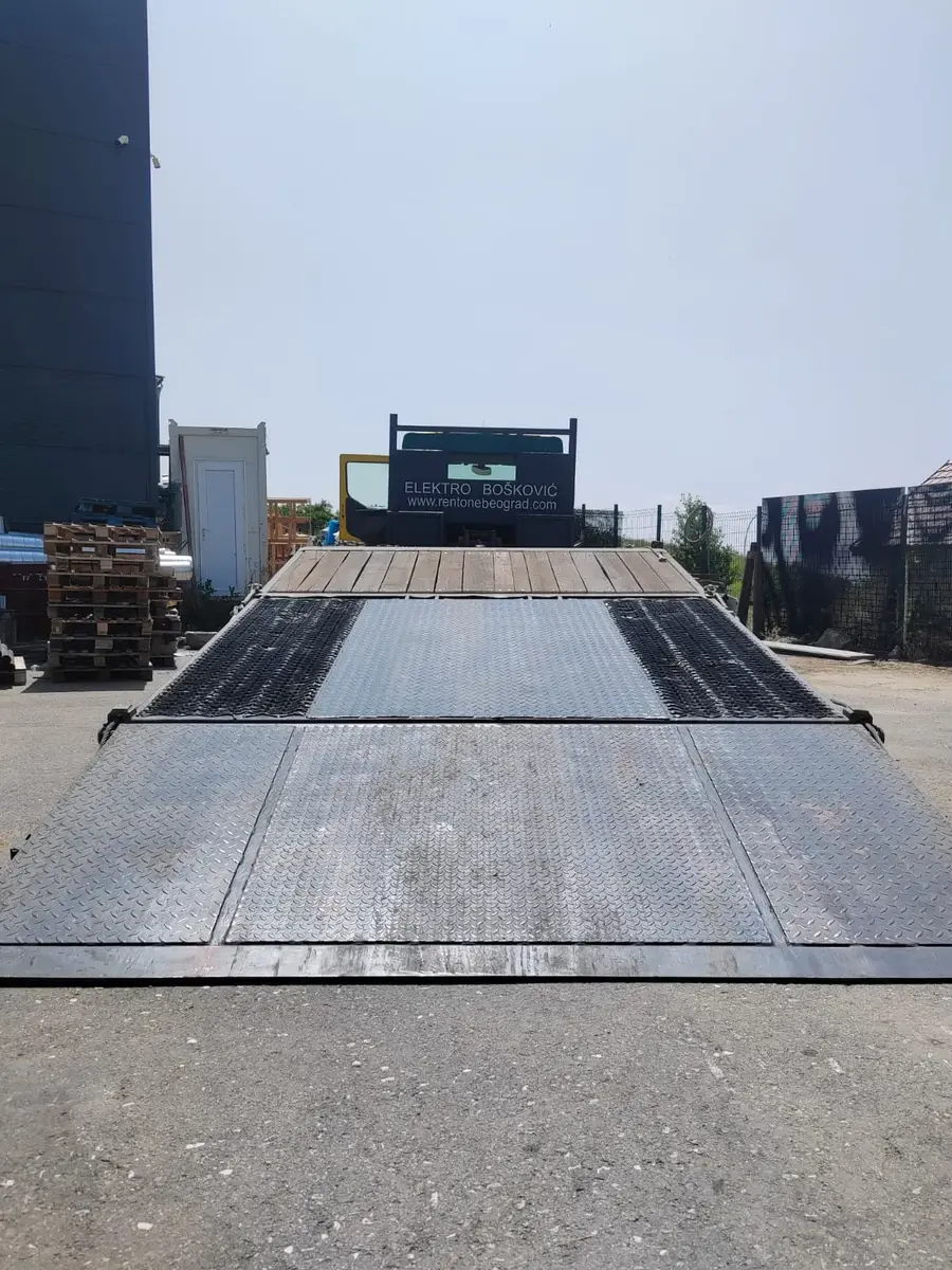 None Transport robe • 11