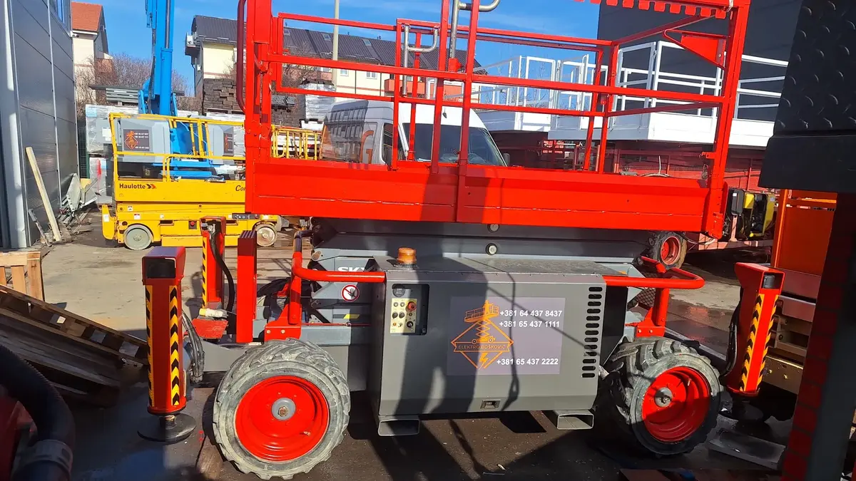 Makazasta platforma Skyjack • SJ6832RT  • 4