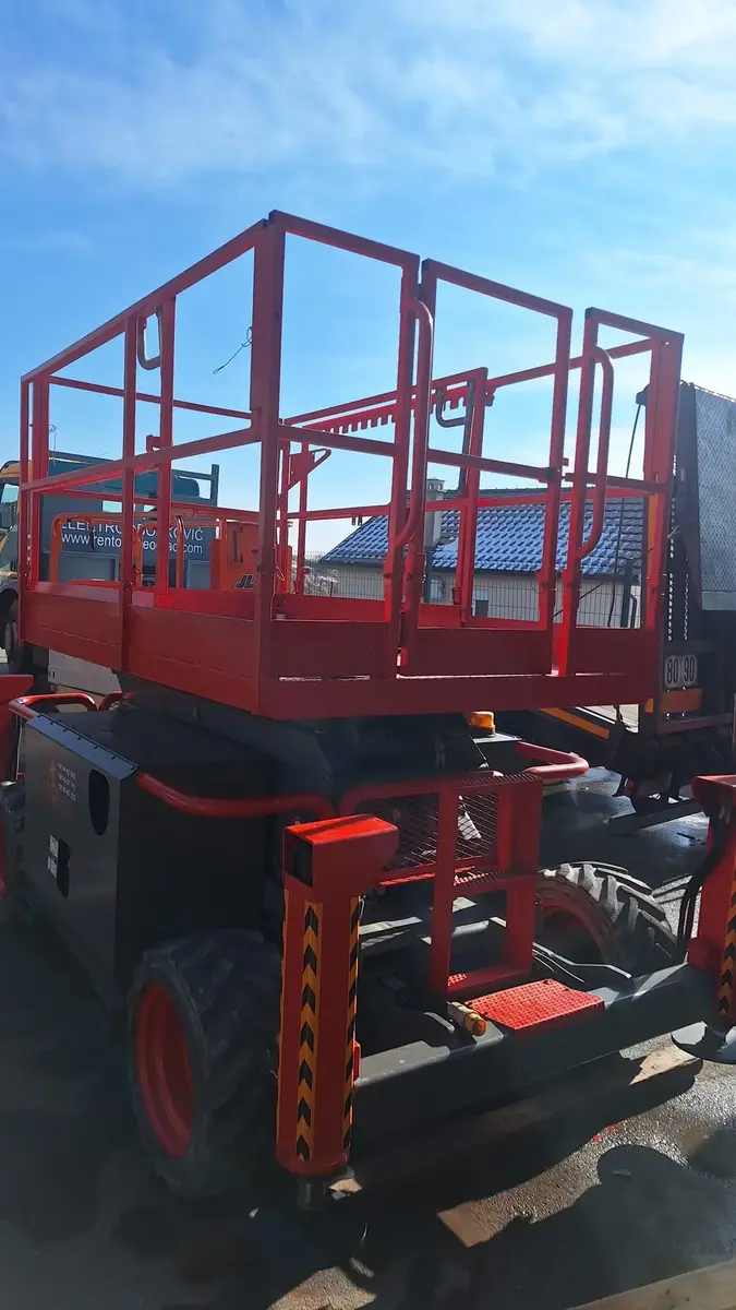 Makazasta platforma Skyjack • SJ6832RT  • 5