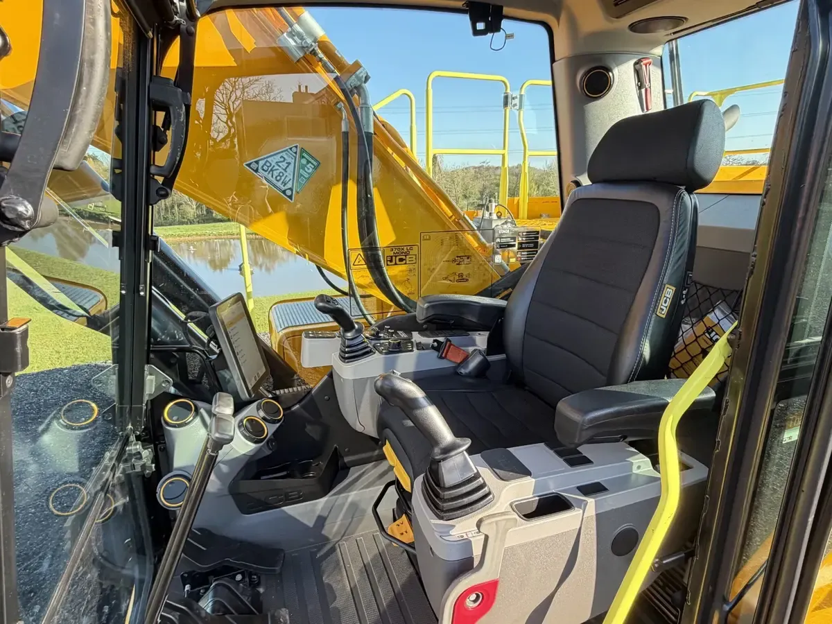 Veliki bager JCB • 370x, godište 2024 • 4