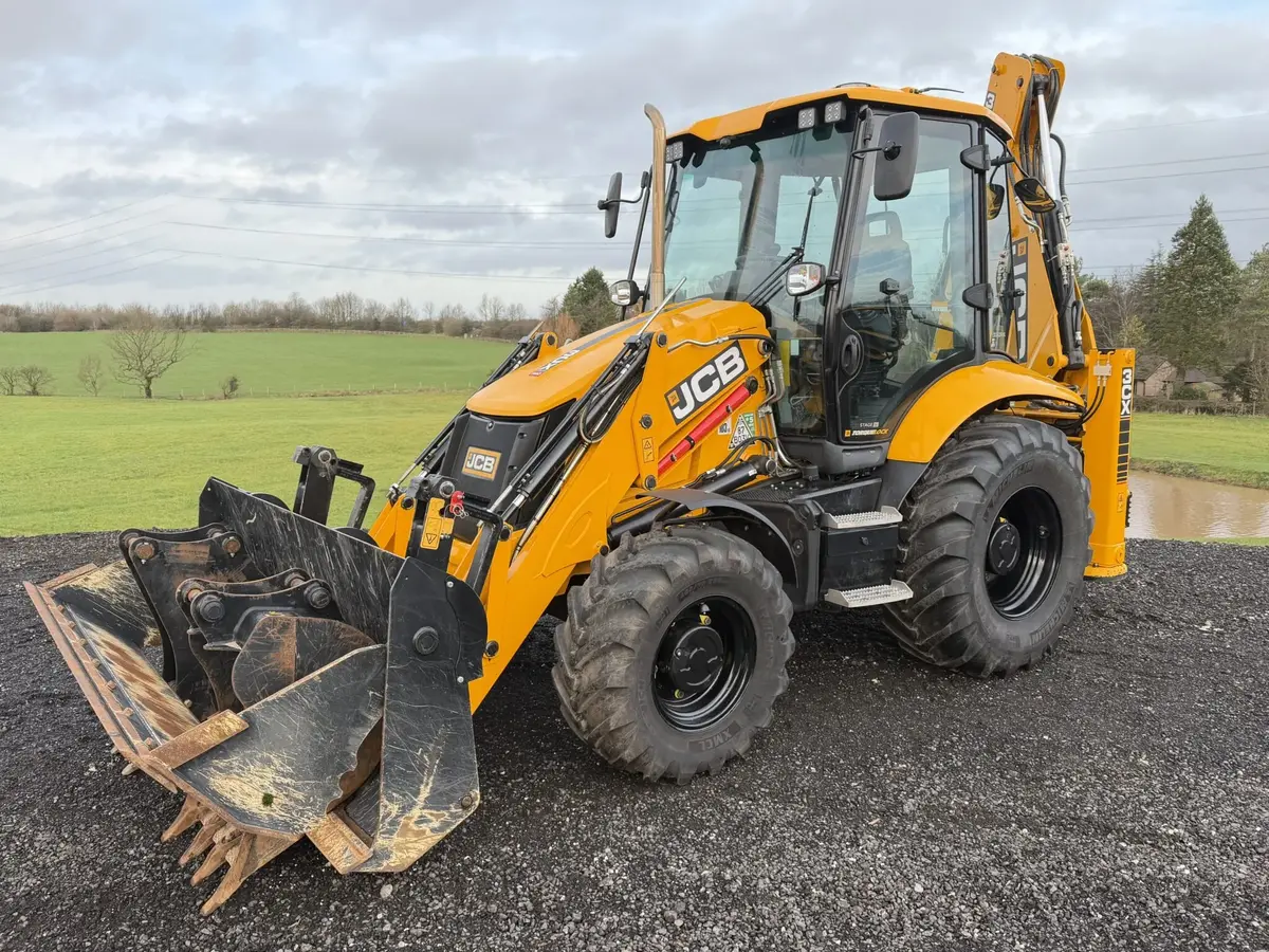 Srednji bager JCB • JCB 3CX PRO DUALDRIVE, godište 2025 • 1
