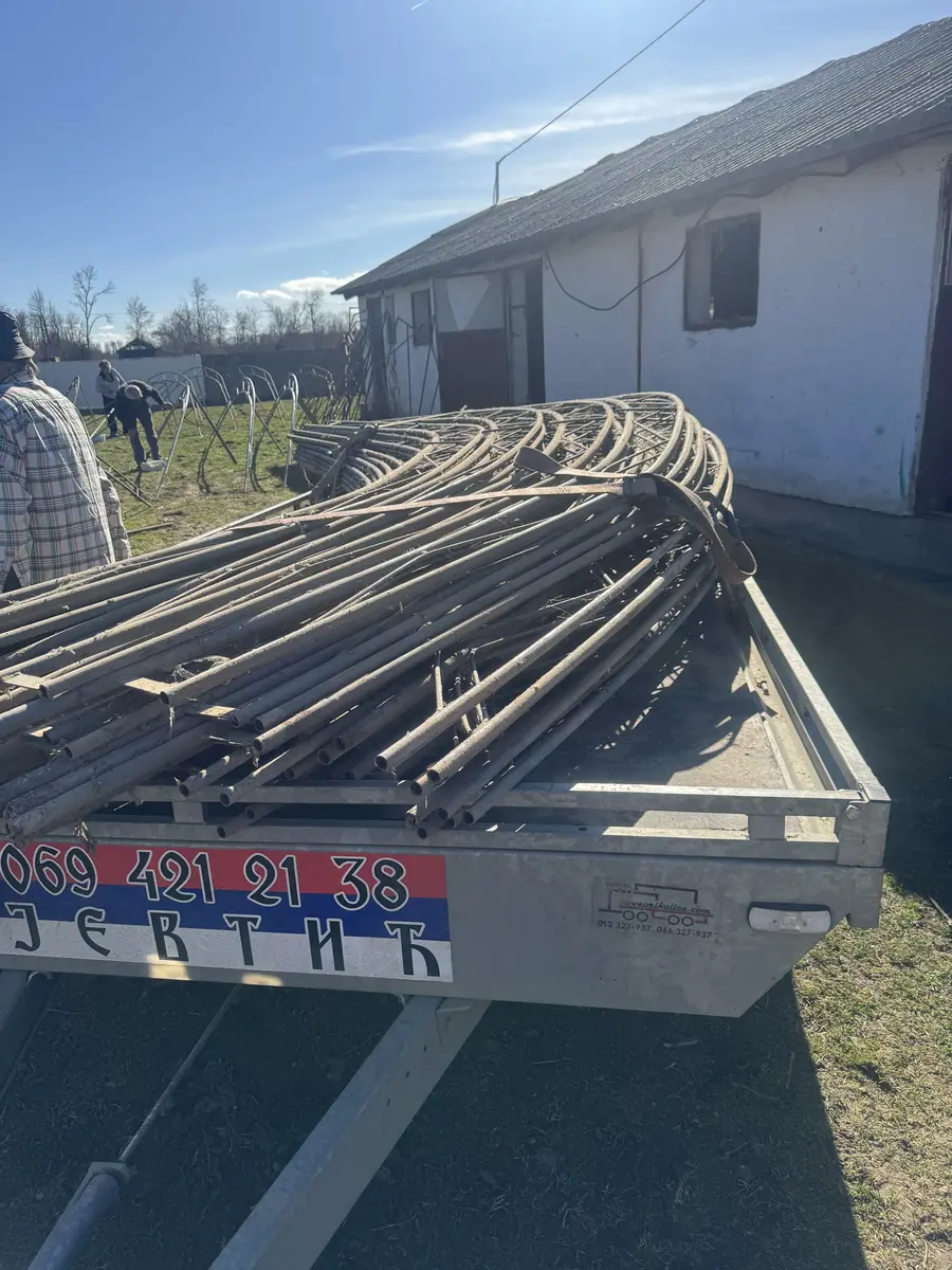 None Šlep služba  • 4