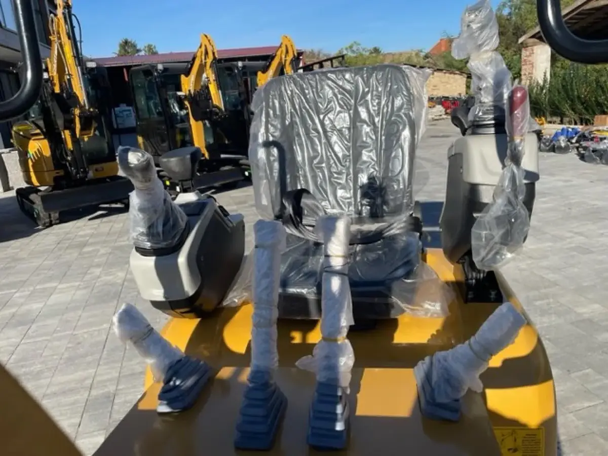 Mini bager Carter • CT12 Yanmar motor, godište 2024 • 5