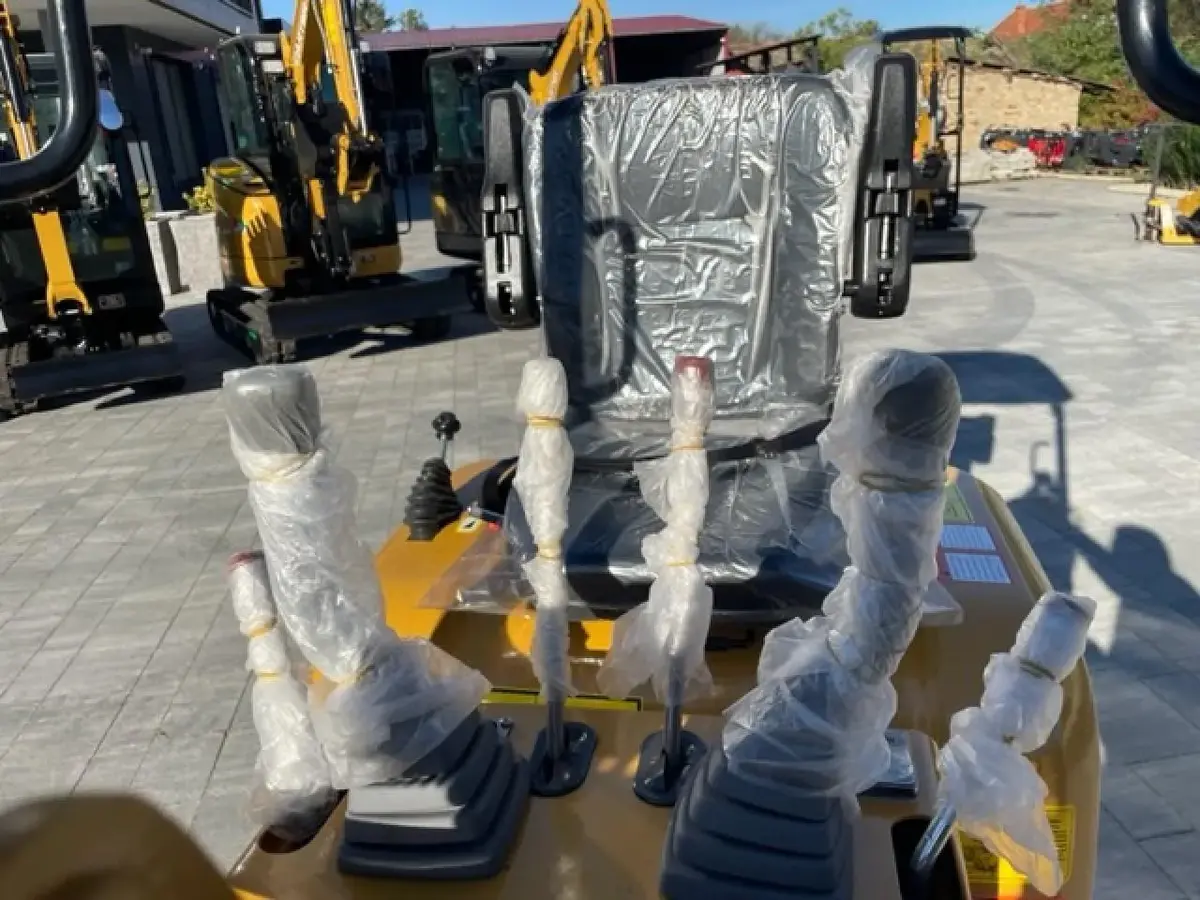 Mini bager Carter • CT12 Yanmar motor, godište 2024 • 18