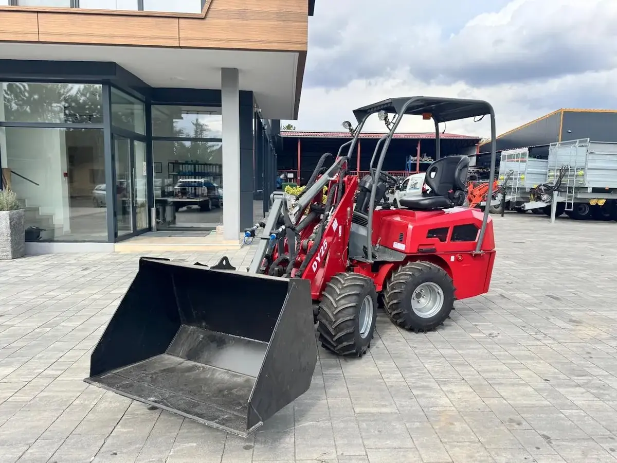 Mini utovarivač Taian • DY25, godište 2025 • 1