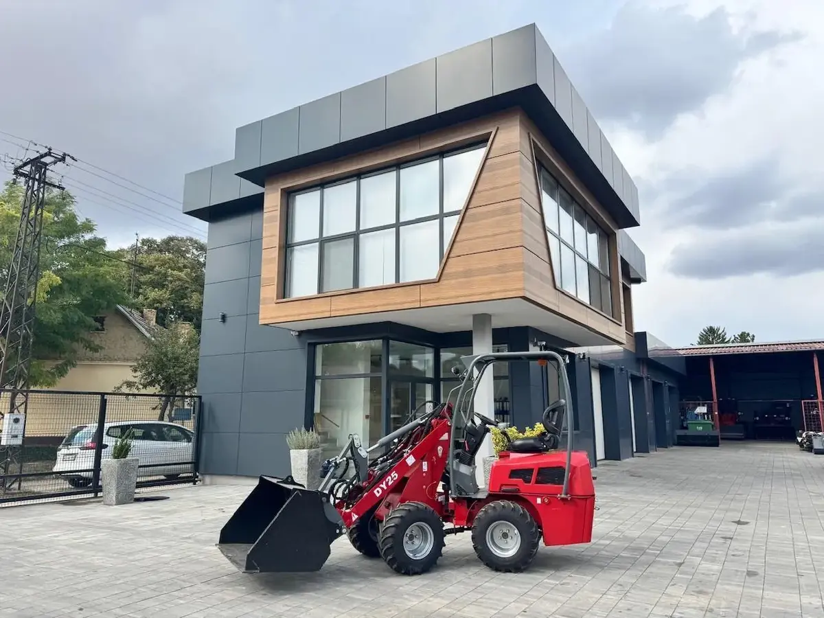 Mini utovarivač Taian • DY25, godište 2025 • 6