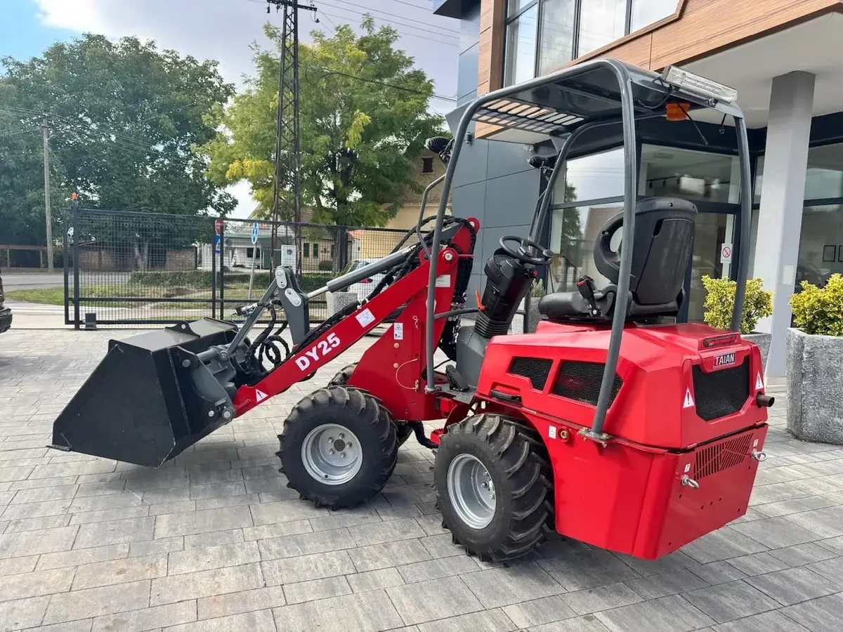 Mini utovarivač Taian • DY25, godište 2025 • 7