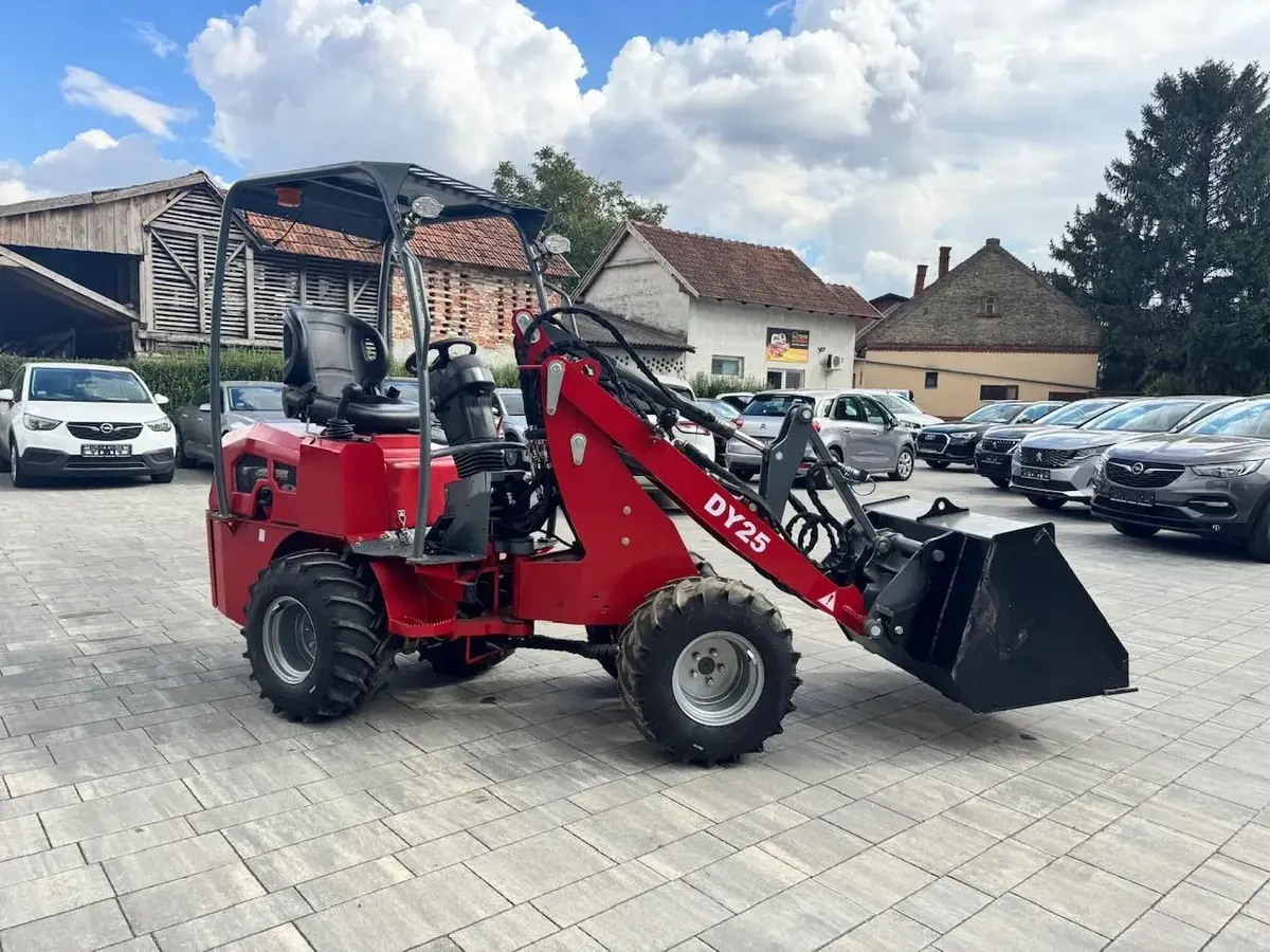 Mini utovarivač Taian • DY25, godište 2025 • 9