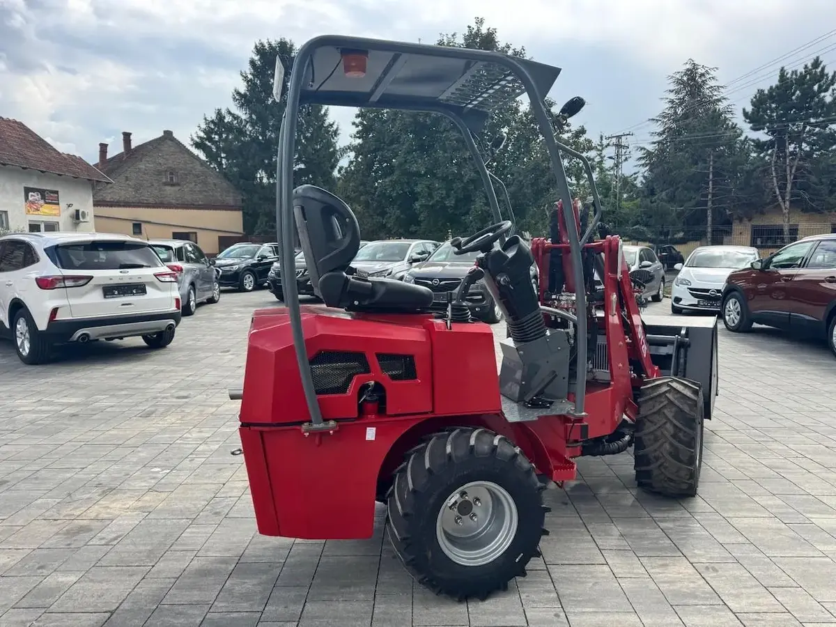 Mini utovarivač Taian • DY25, godište 2025 • 10