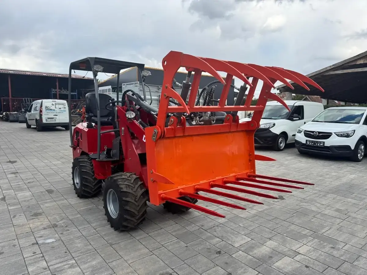 Mini utovarivač Taian • DY25, godište 2025 • 17