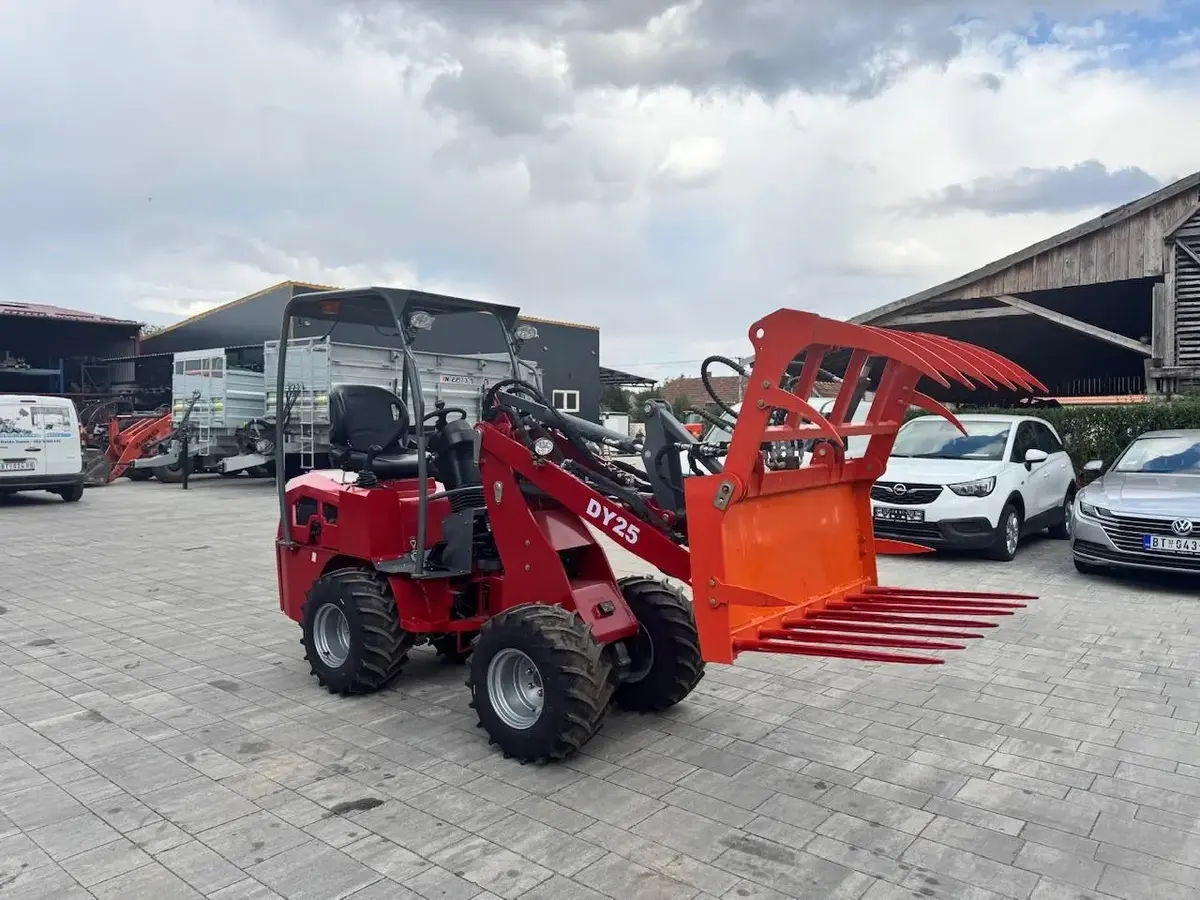 Mini utovarivač Taian • DY25, godište 2025 • 18