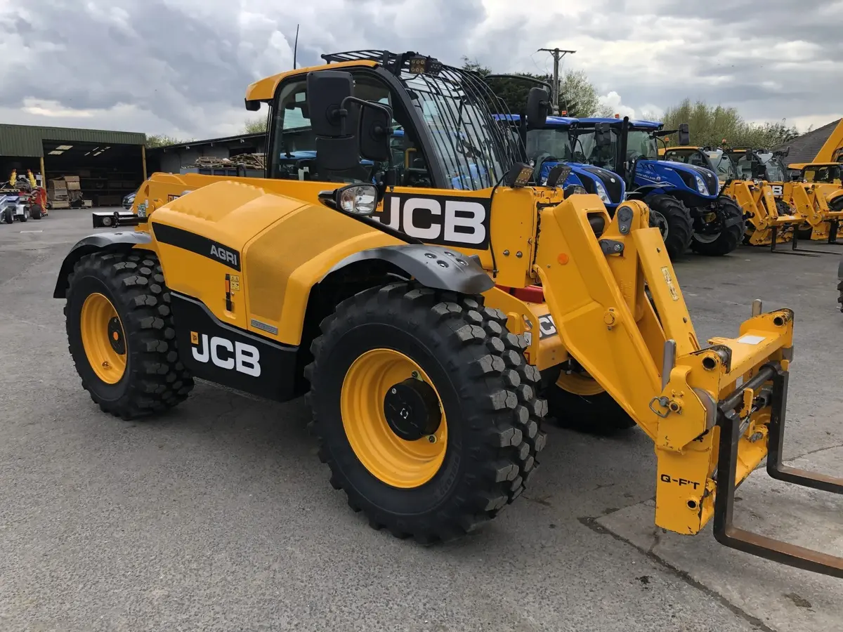 Teleskopski utovarivač / Telehendler JCB • 542-70, godište 2023 • 1