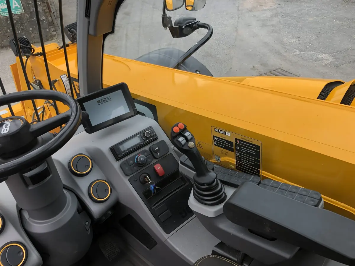 Teleskopski utovarivač / Telehendler JCB • 542-70, godište 2023 • 9