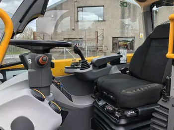 Teleskopski utovarivač / Telehendler JCB • 542-70, godište 2023 • slika 2