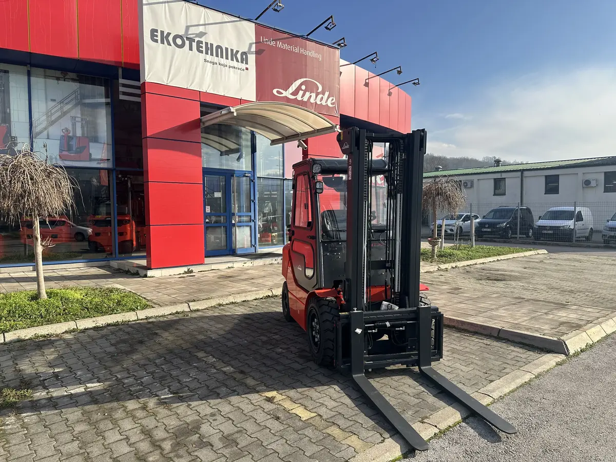Dizel viljuškar Linde • HT30, godište 2025 • 1