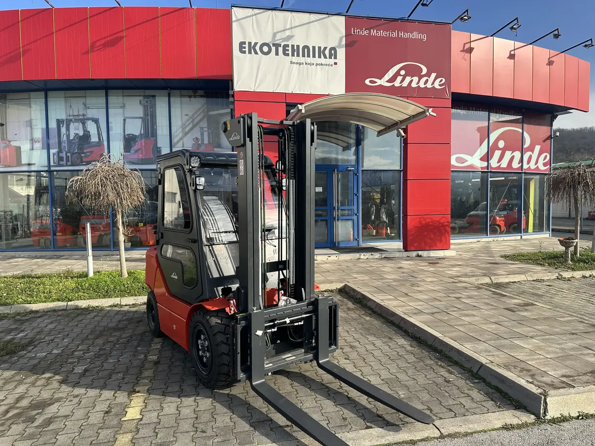 Dizel viljuškar Linde • HT30, godište 2025 • 6