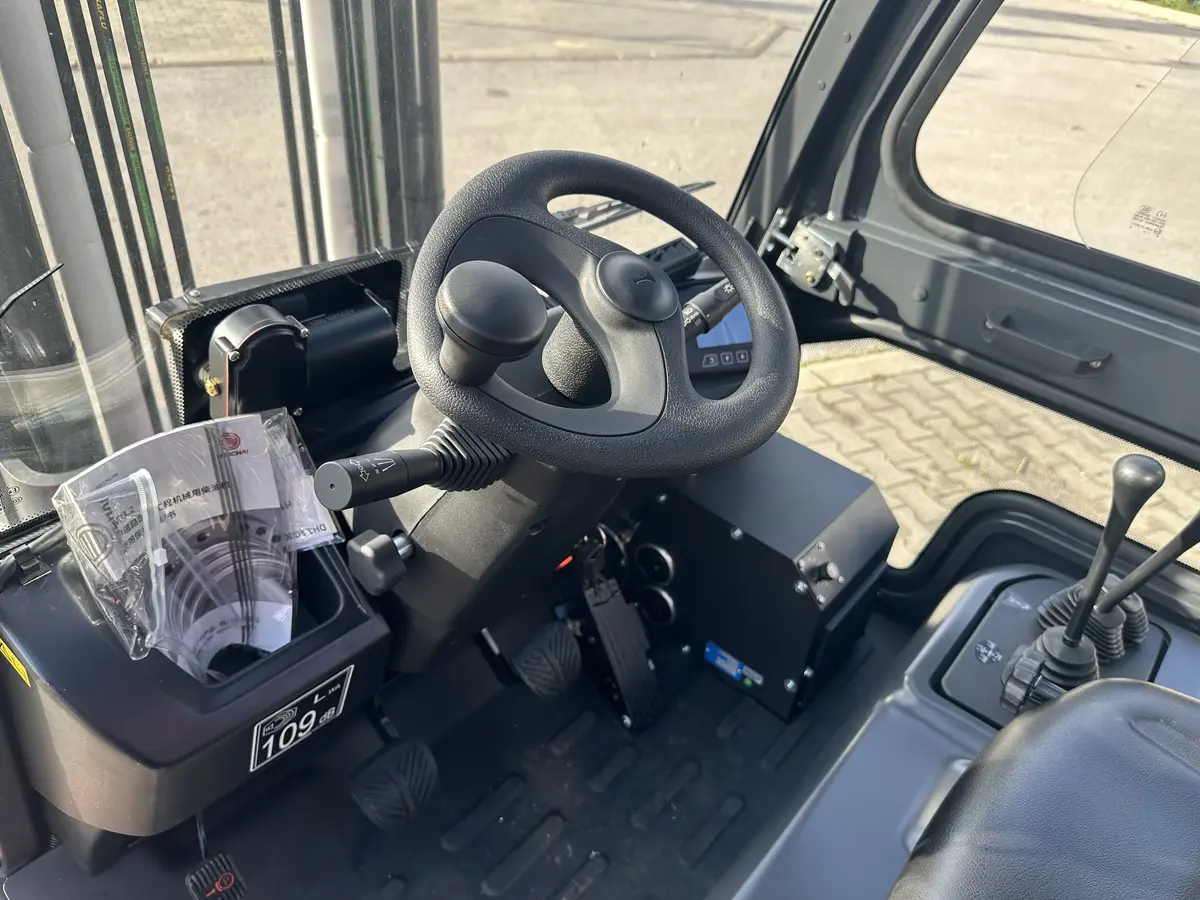 Dizel viljuškar Linde • HT30, godište 2025 • 15
