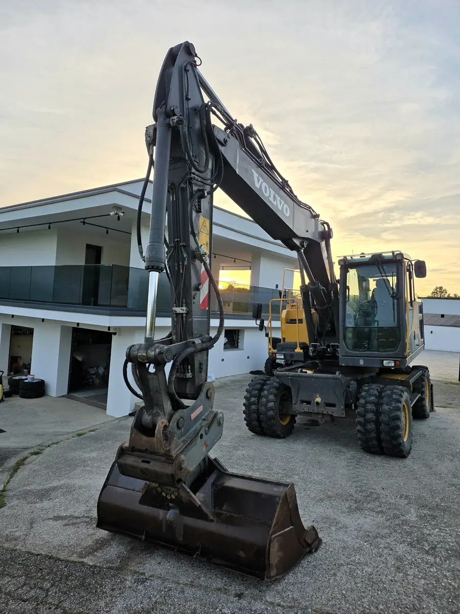 Bager točkaš Volvo • EW 160E, godište 2015 • 3
