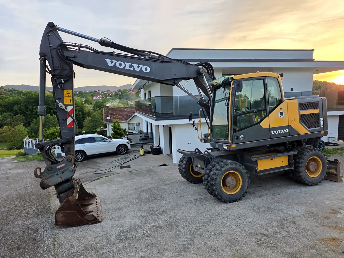 Bager točkaš Volvo • EW 160E, godište 2015 • 1