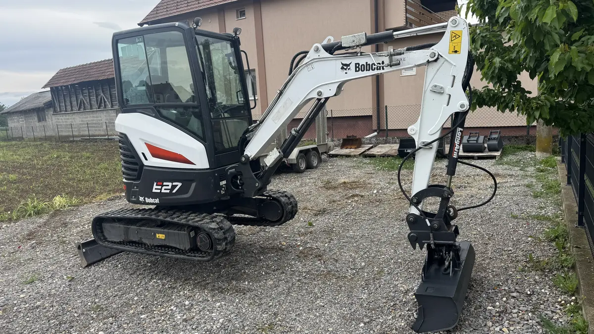 Mini bager Bobcat • E27 Z 2023god., godište 2023 • 8