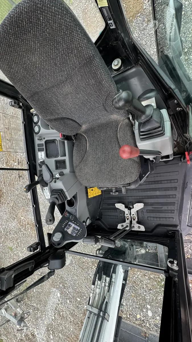 Mini bager Bobcat • E27 Z 2023god., godište 2023 • 18