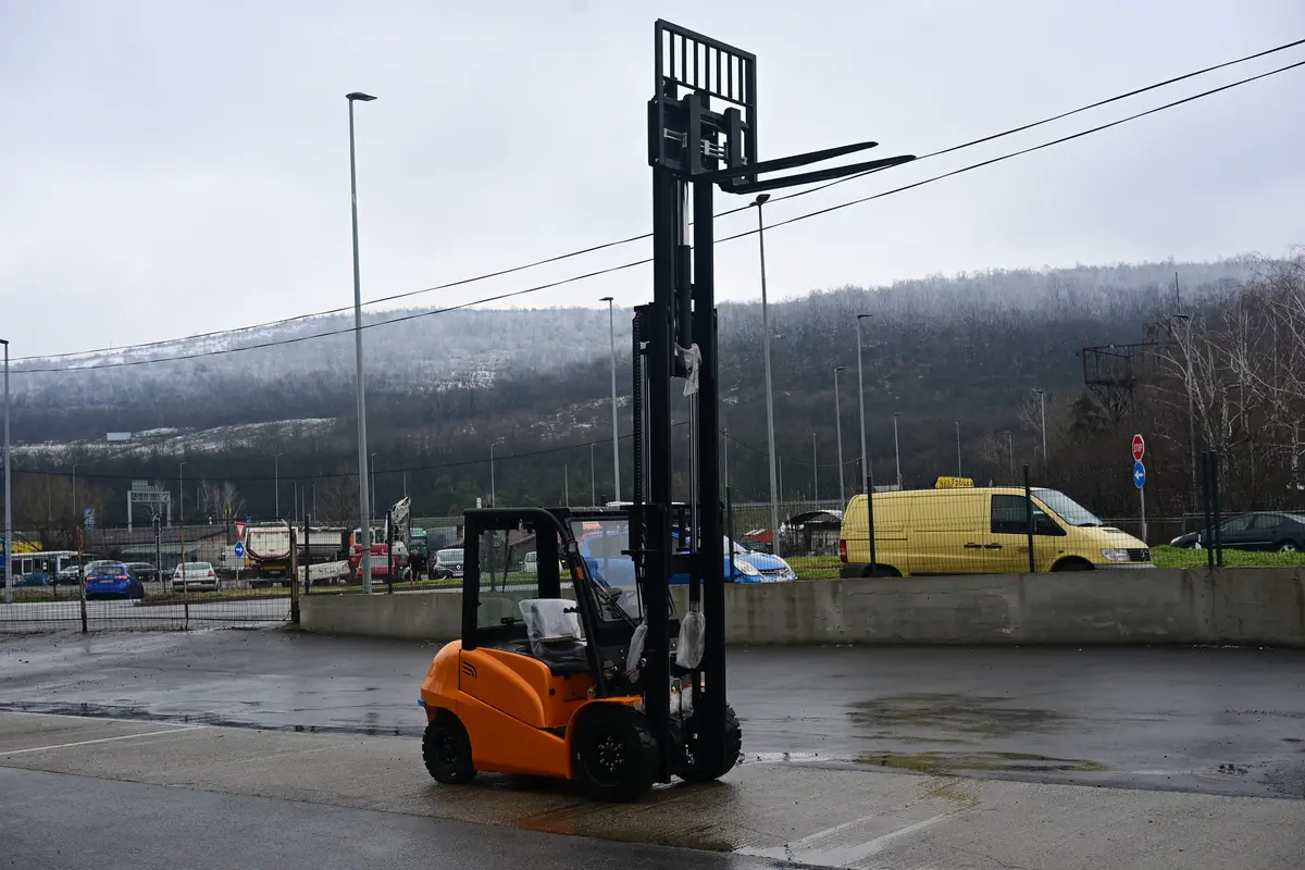 Električni viljuškar Hangcha • CPD38-XEY2HA-SI, godište 2025 • 2