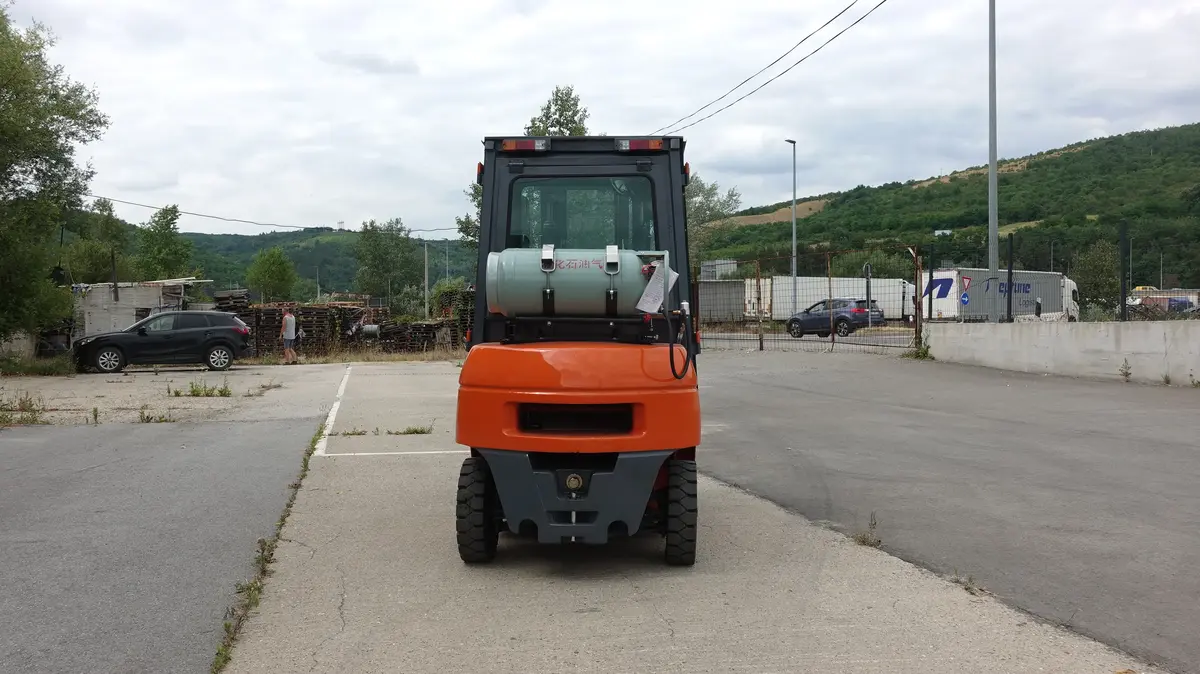Gasni viljuškar FG-25, godište 2025 • 5