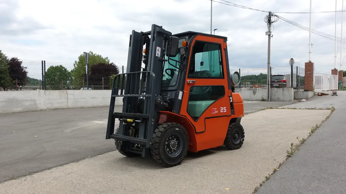 Gasni viljuškar FG-25, godište 2025 • 8
