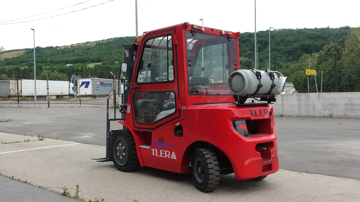 Gasni viljuškar Tlera • FG25, godište 2025 • 5