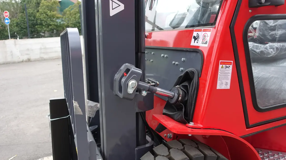 Gasni viljuškar Tlera • FG25, godište 2025 • 9