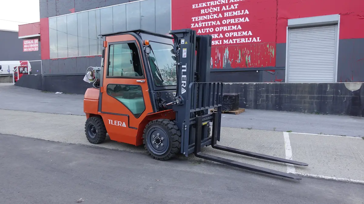 Gasni viljuškar Tlera • FG35, godište 2025 • 2