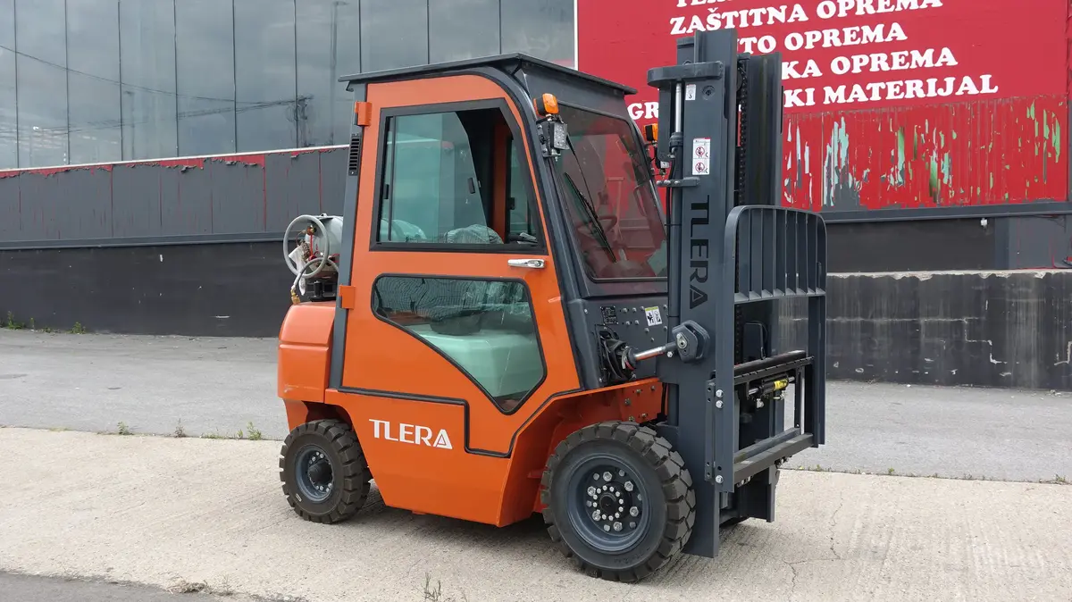 Dizel viljuškar Tlera • FD25, godište 2025 • 2