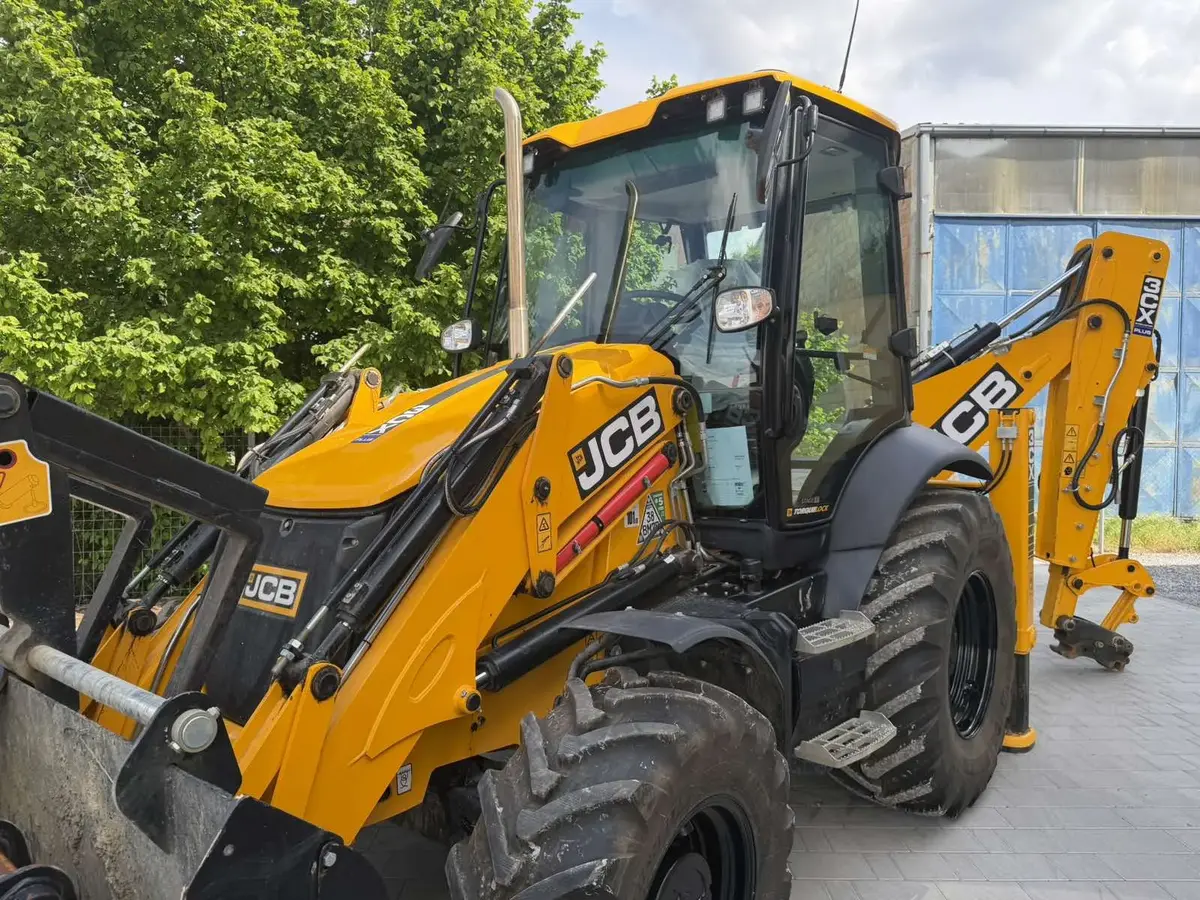 Srednji bager JCB • 3CX PLUS, godište 2025 • 5