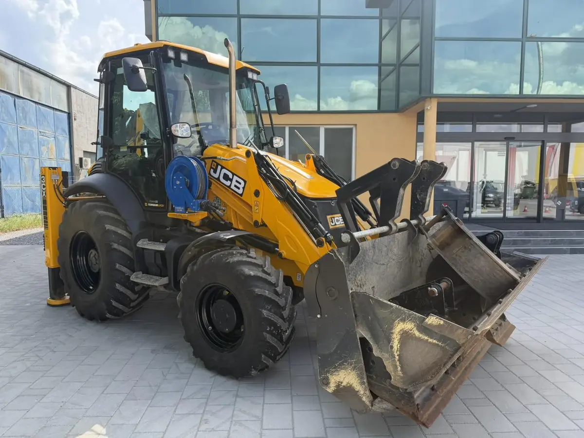 Srednji bager JCB • 3CX PLUS, godište 2025 • 1