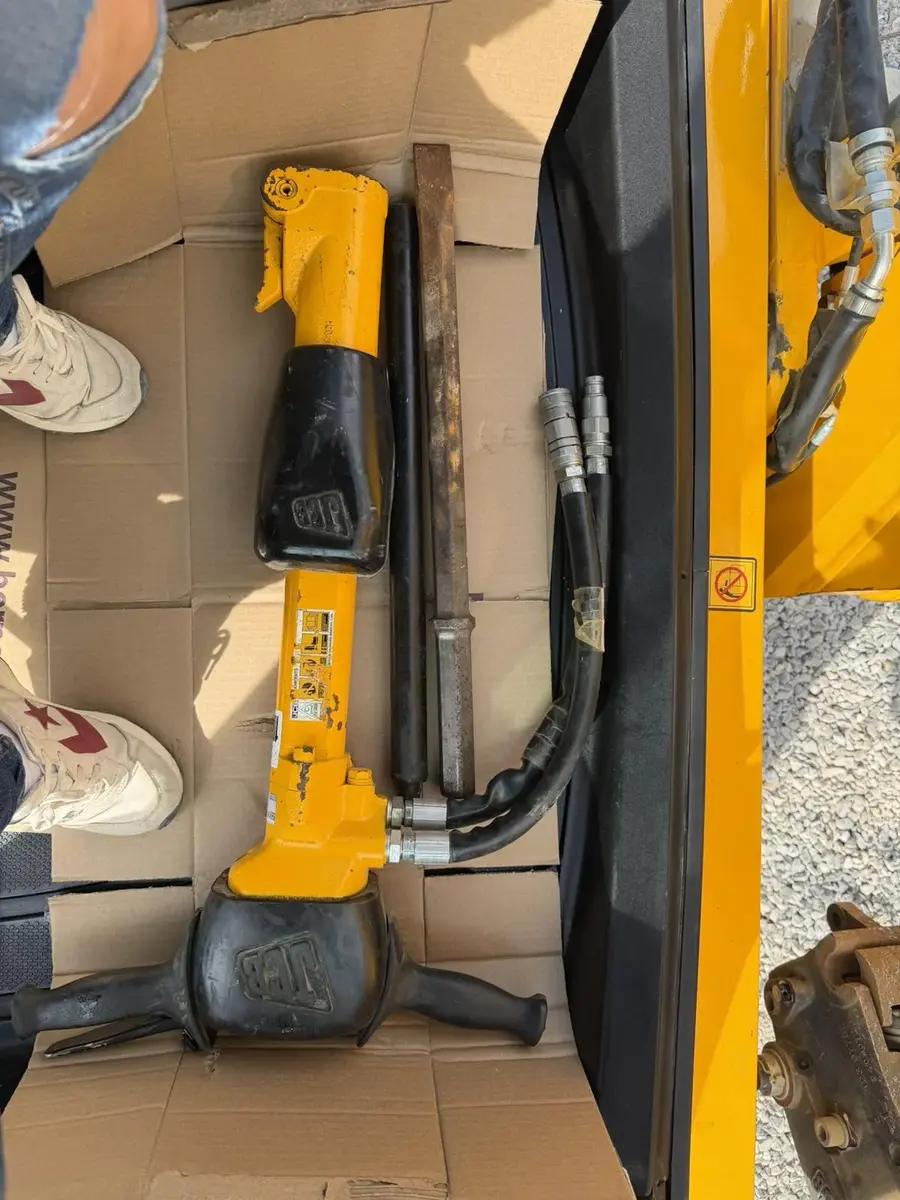 Srednji bager JCB • 3CX PLUS, godište 2025 • 12