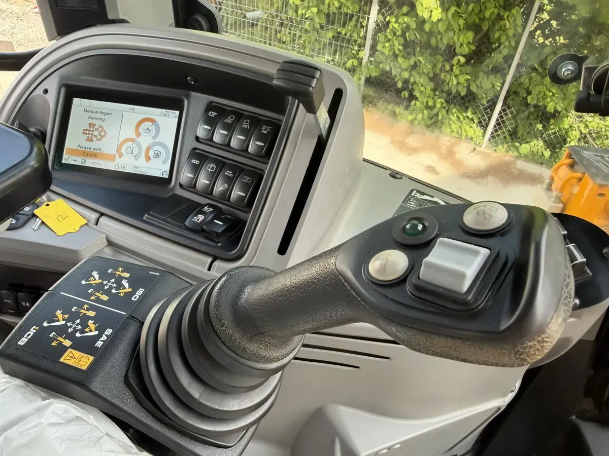 Srednji bager JCB • 3CX PLUS, godište 2025 • 9