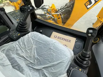 Srednji bager JCB • 3CX PLUS, godište 2025 • slika 10
