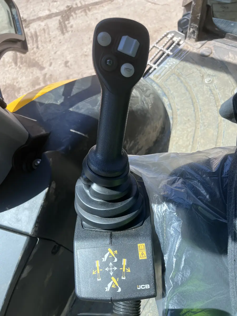 None JCB • 4CX PLUS DUALDRIVE, godište 2025 • 4