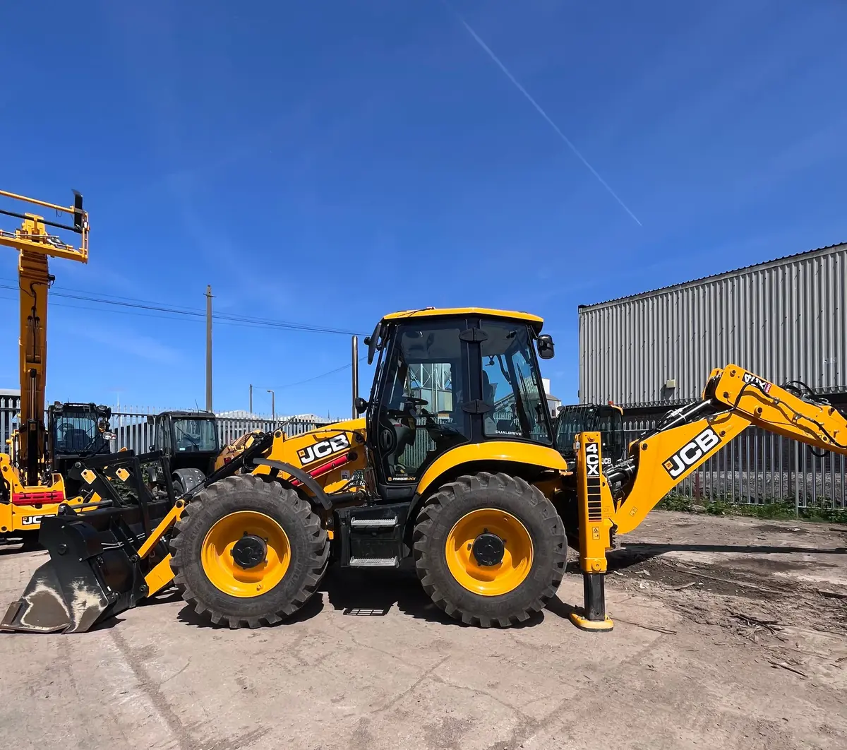 None JCB • 4CX PLUS DUALDRIVE, godište 2025 • 2