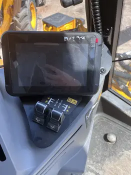 None JCB • 4CX PLUS DUALDRIVE, godište 2025 • slika 7