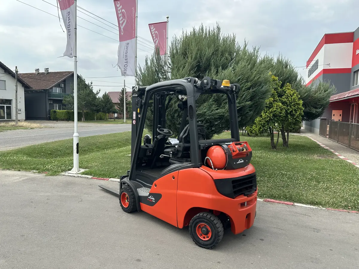 Gasni viljuškar Linde • H20T, godište 2019 • 2