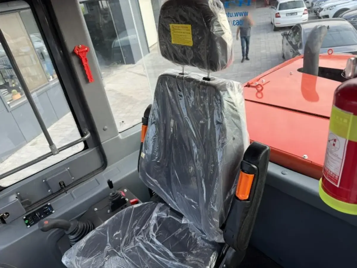 Mini utovarivač Kaiwei • 940, godište 2026 • 15