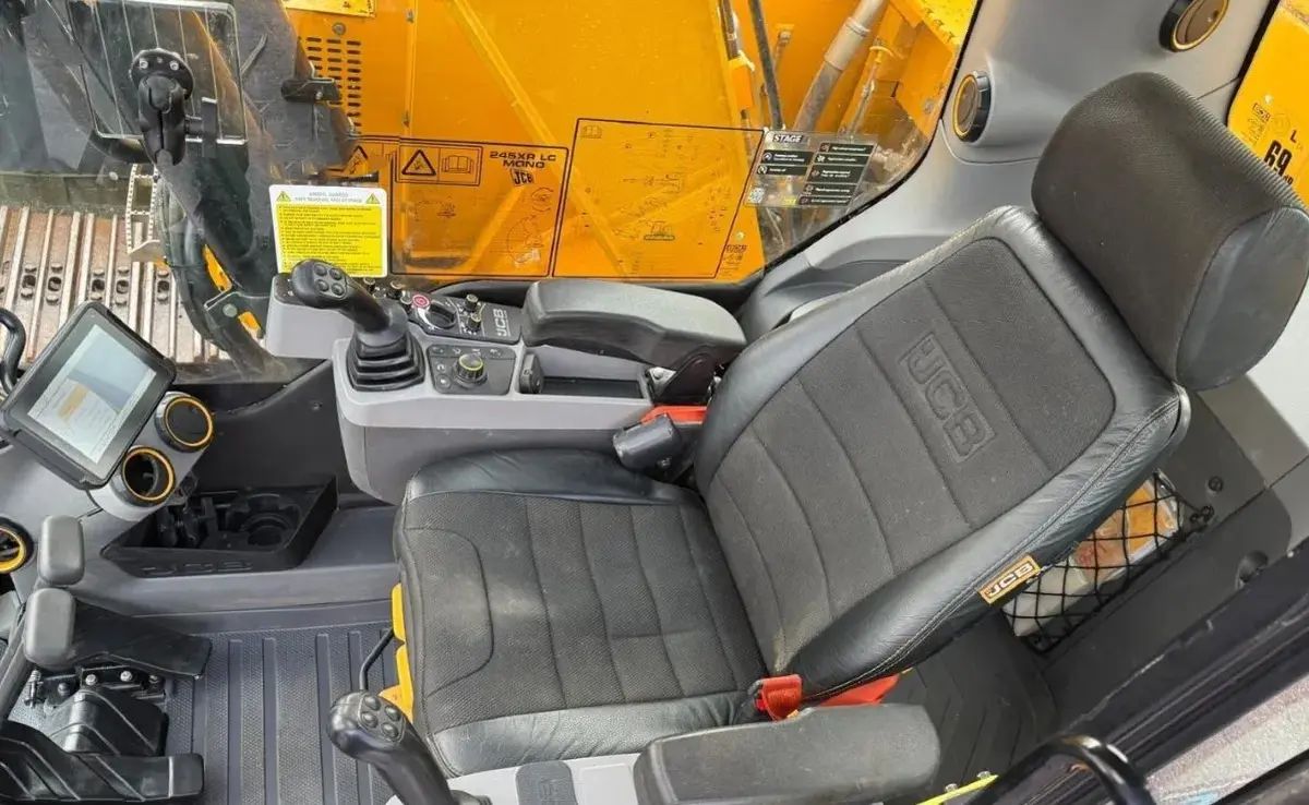Veliki bager JCB • 245 XR, godište 2022 • 9