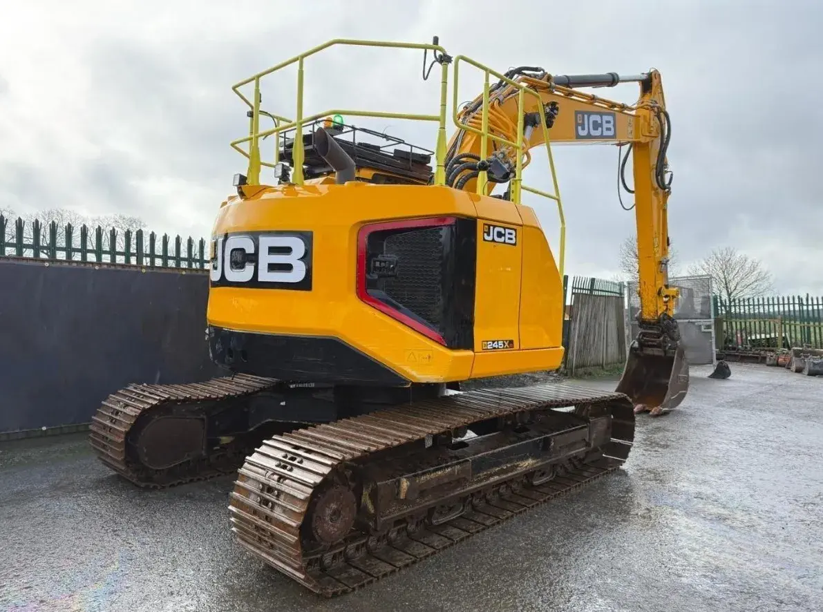 Veliki bager JCB • 245 XR, godište 2022 • 7