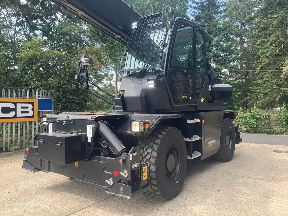 Veliki bager JCB • 555-260, godište 2023 • 2