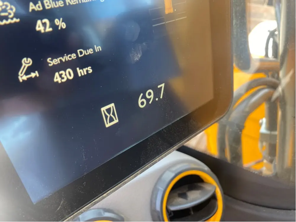 Veliki bager JCB • 140X, godište 2026 • 10