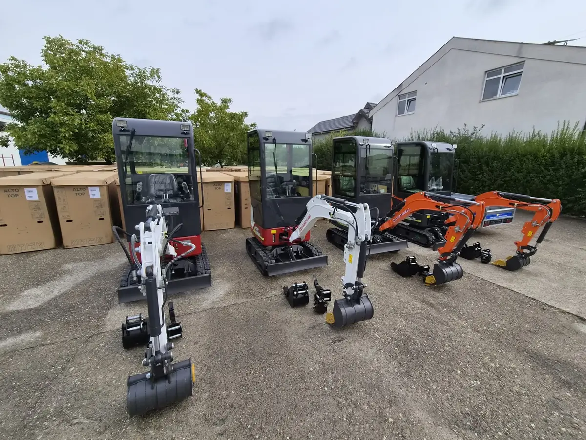 Mini bager Cartiwell • CW 12 S LINE Sa kabinom ili Kacketom, godište 2026 • 14
