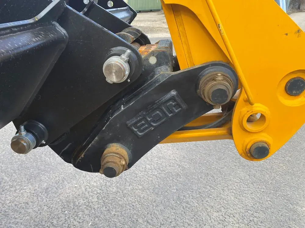 Srednji bager JCB • 3CX PRO DUALDRIVE, godište 2025 • 12