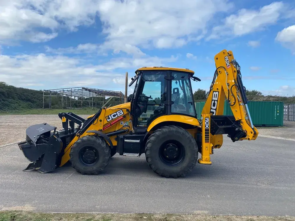 Srednji bager JCB • 3CX PRO DUALDRIVE, godište 2025 • 5